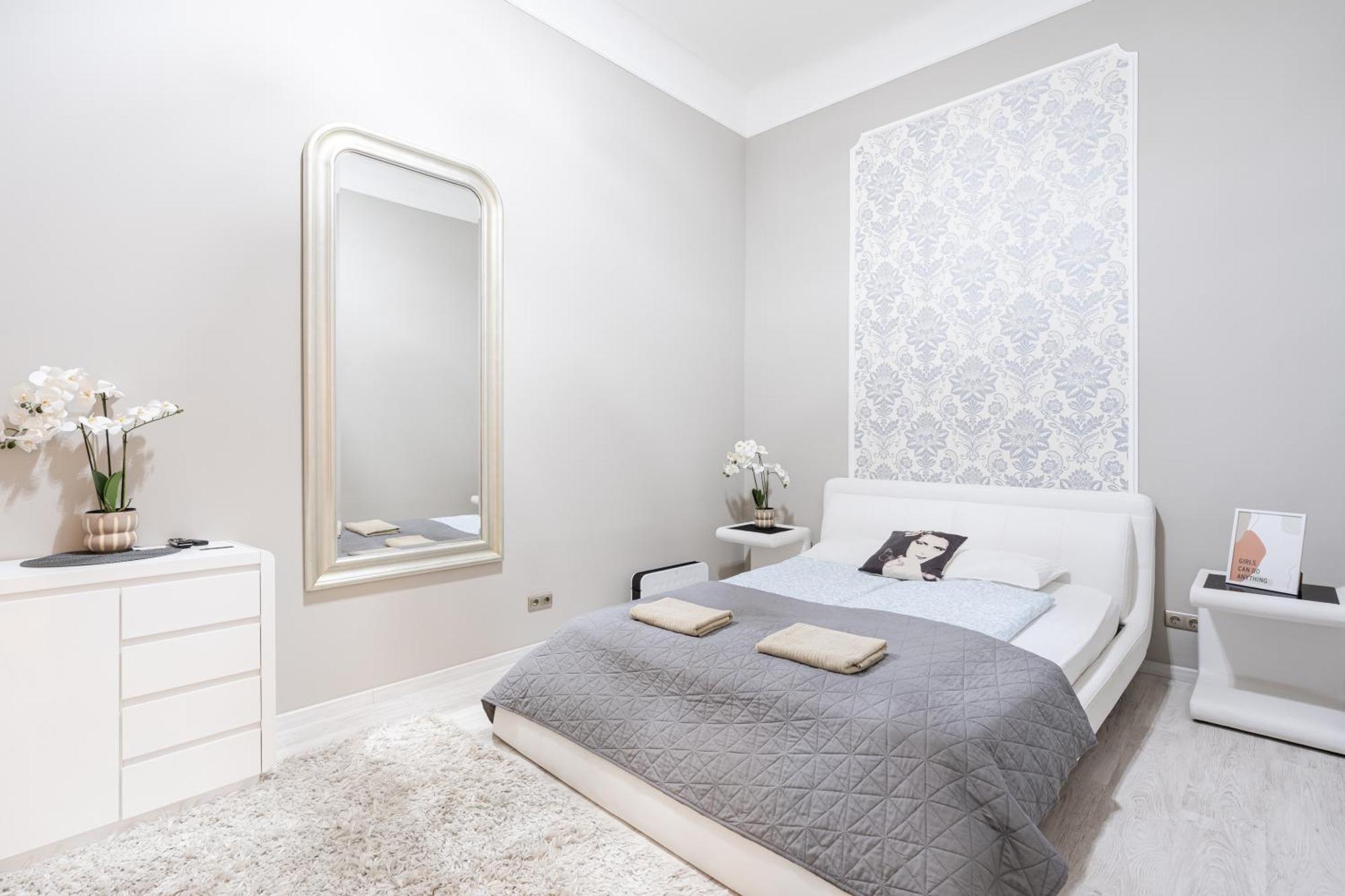 Sea Holly - With Perfect Location 2 Separate Bdrms Apartment *